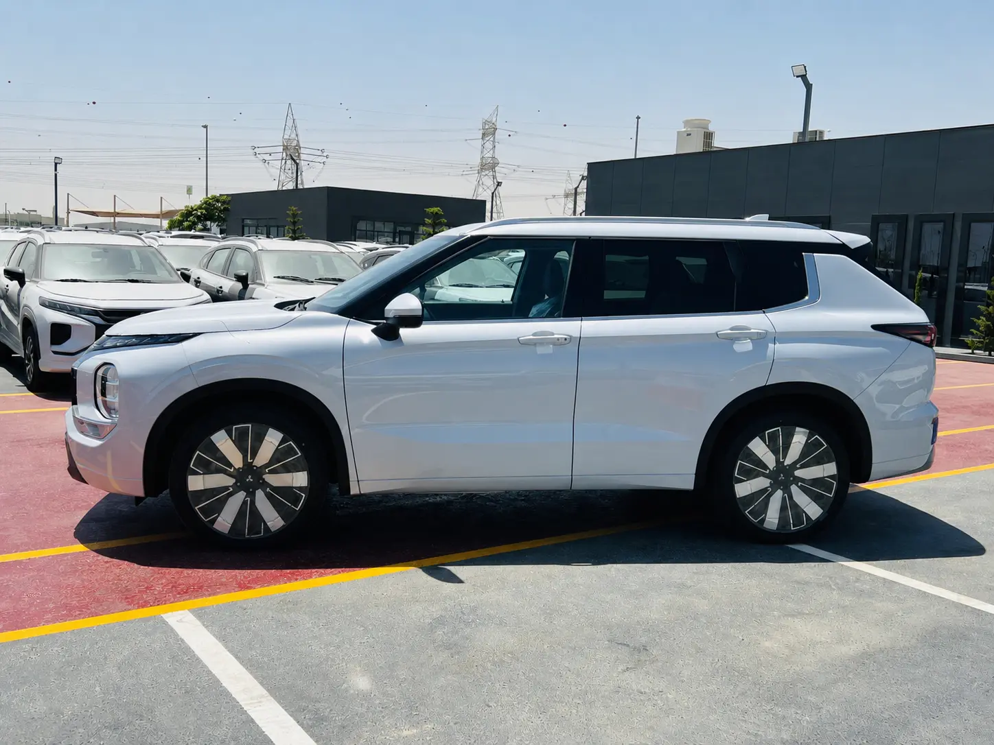 MITSUBISHI OUTLANDER3.webp
