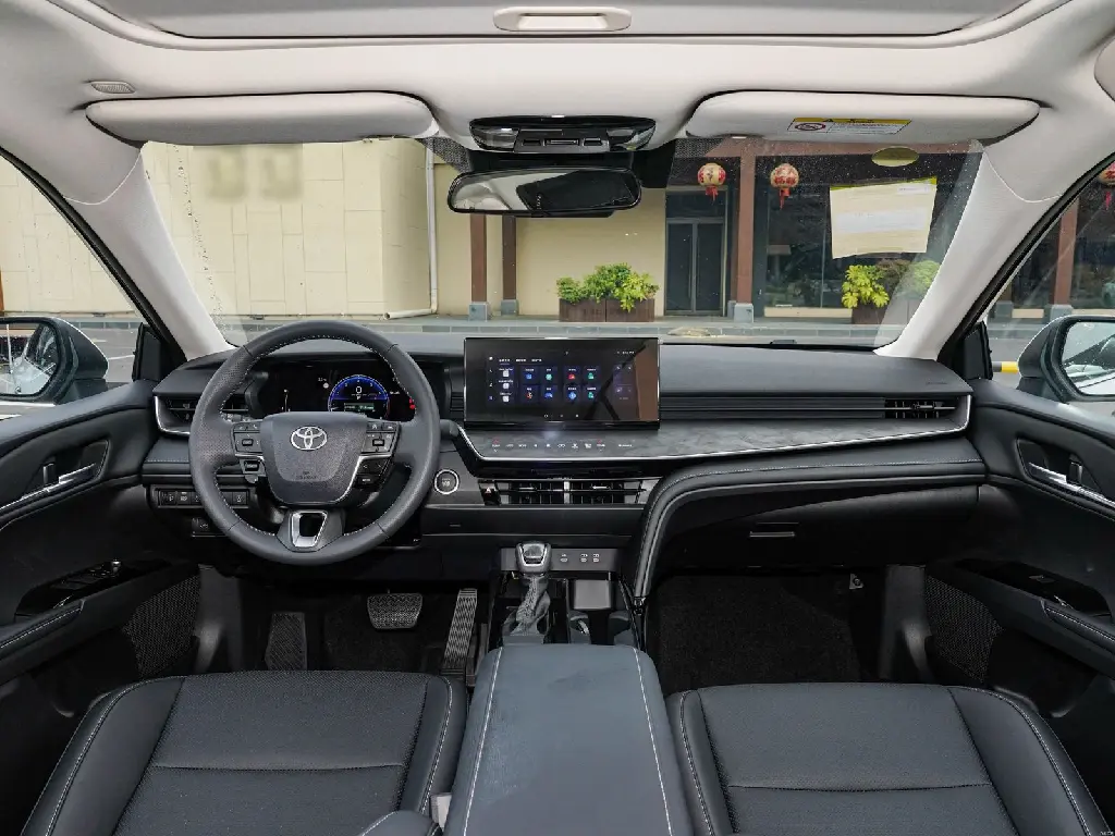 CAMRY PETROL LUXURY4.webp