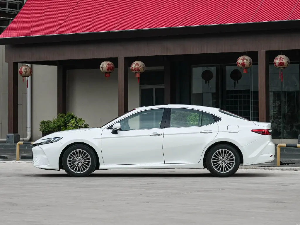 CAMRY PETROL LUXURY7.webp