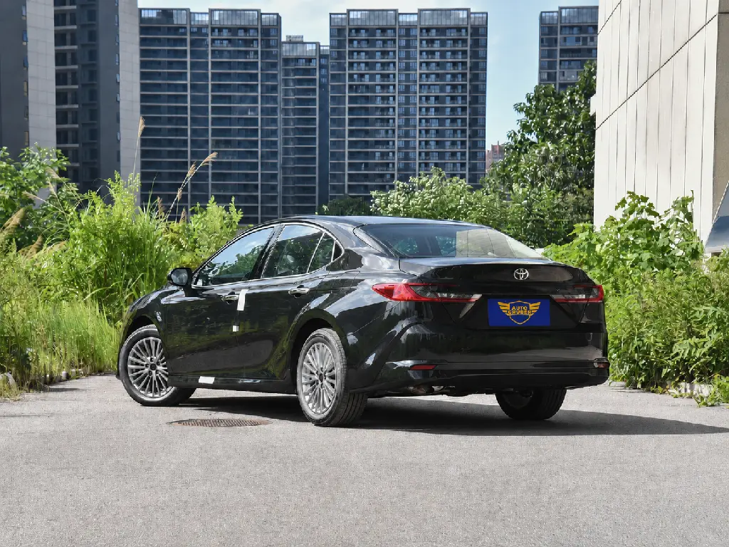 CAMRY 2.0 HYBRID LUXURY3.webp
