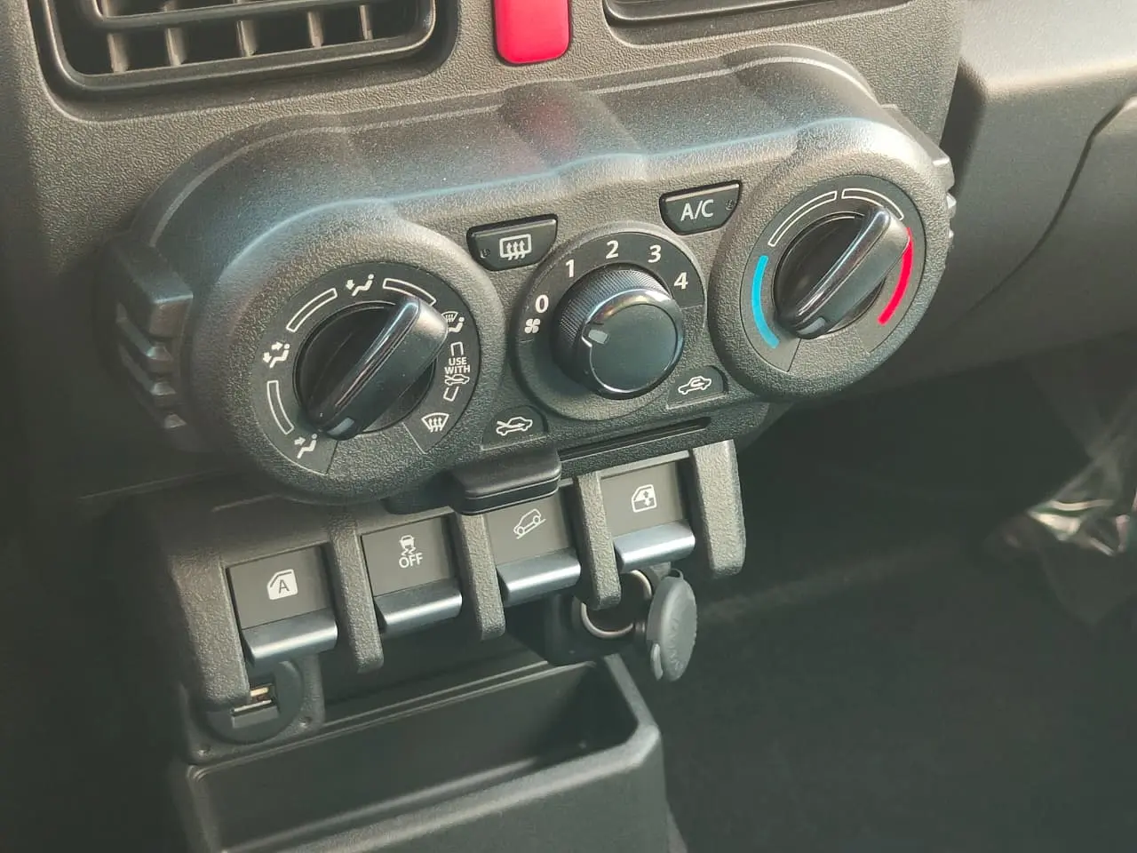 SUZUKI JIMNY GL M:T GCC SILVER 2026 *MANUAL*8.webp