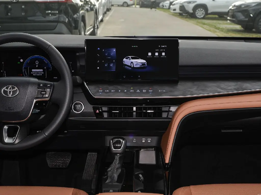 CAMRY 2.0 HYBRID LUXURY11.webp