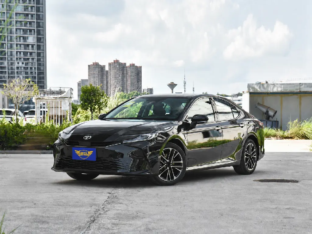 Toyota Camry Hybrid Premium1.webp