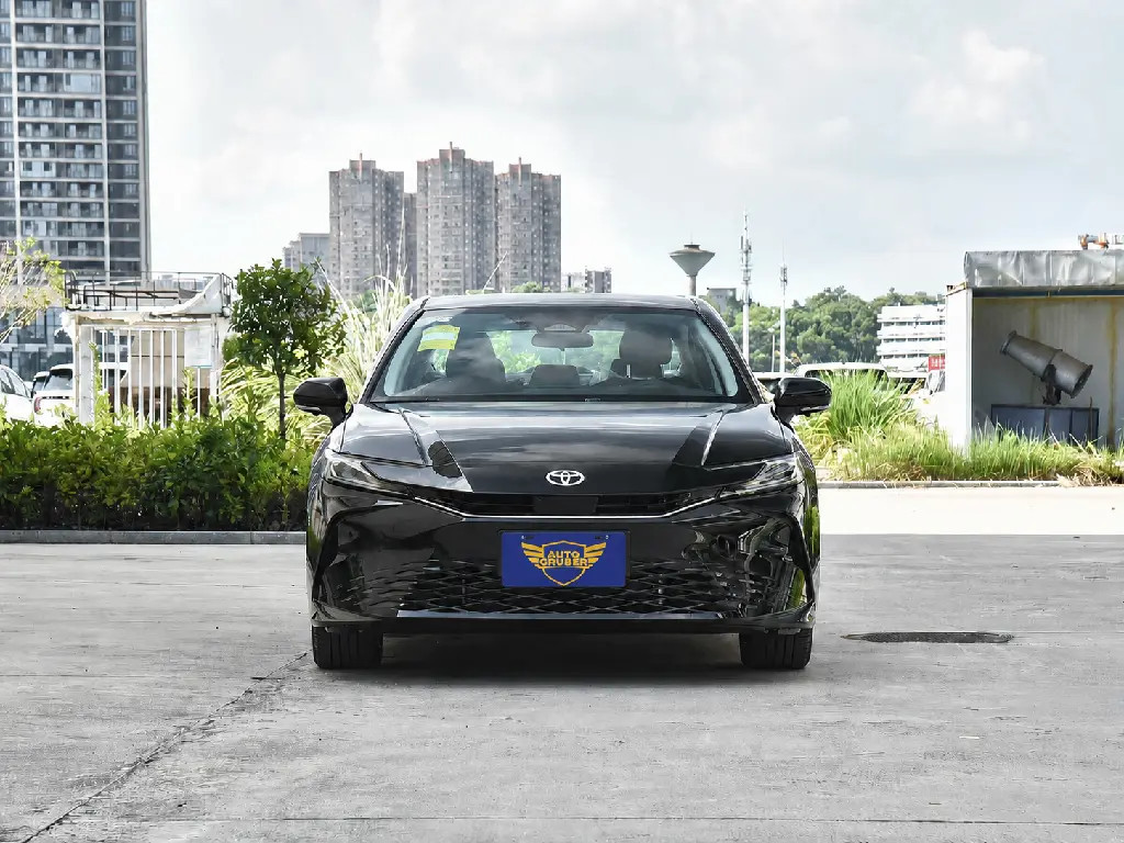 Toyota Camry Hybrid Premium2.webp