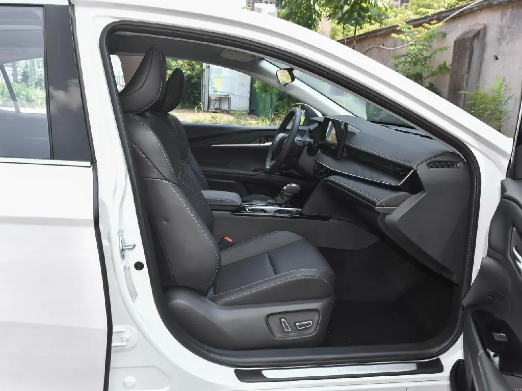 Toyota Camry Hybrid Premium24.webp