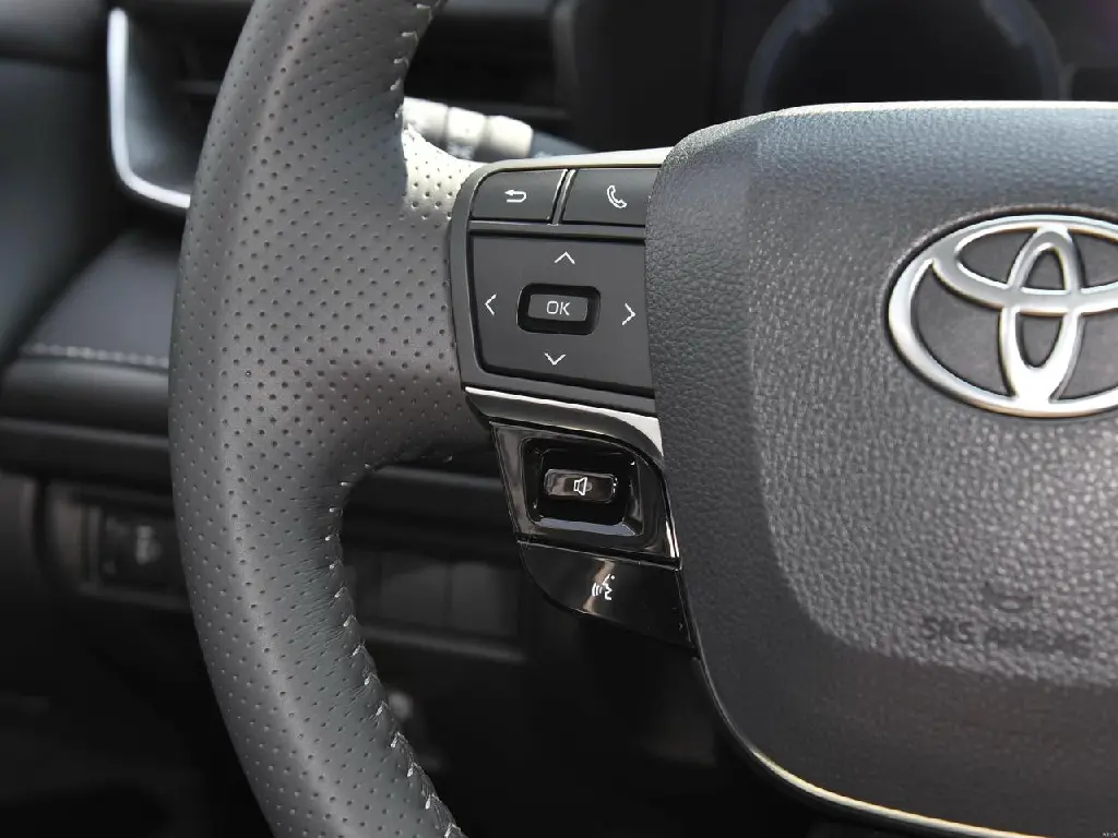 Toyota Camry Hybrid Premium14.webp