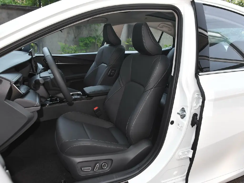Toyota Camry Hybrid Premium17.webp