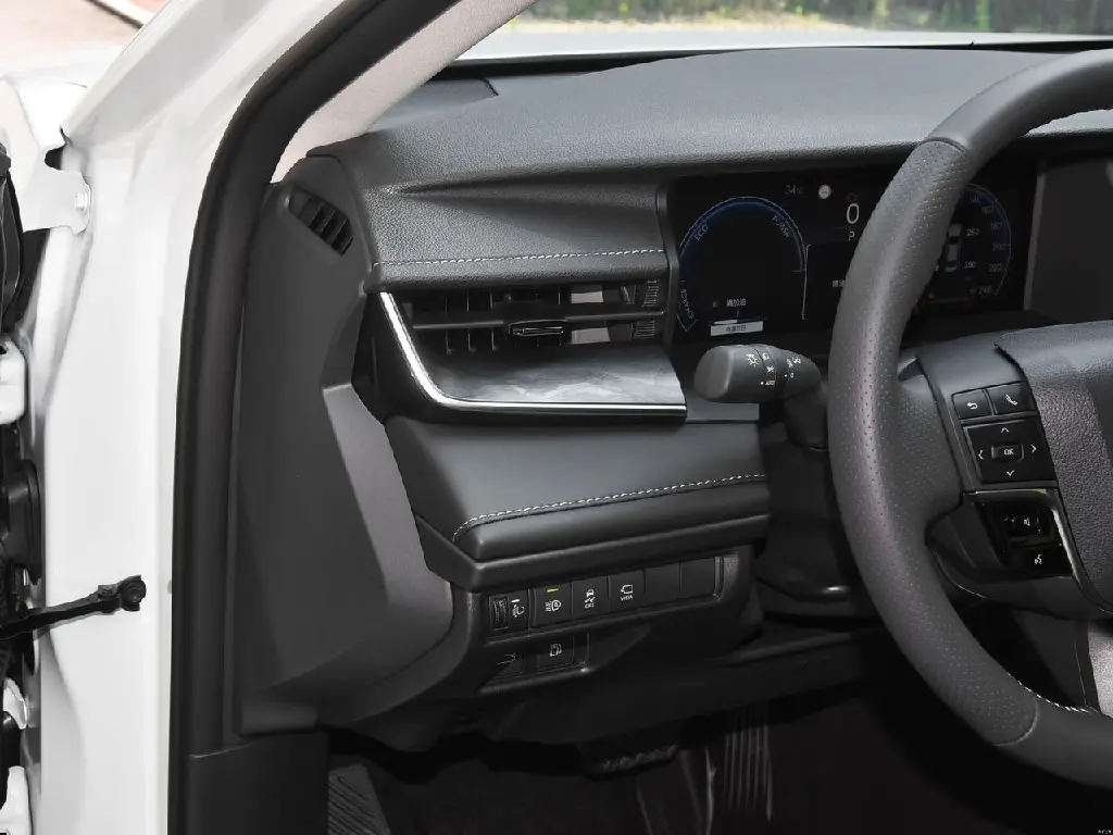 Toyota Camry Hybrid Premium12.webp