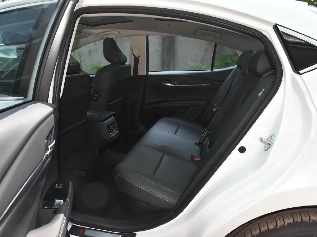 Toyota Camry Hybrid Premium21.webp