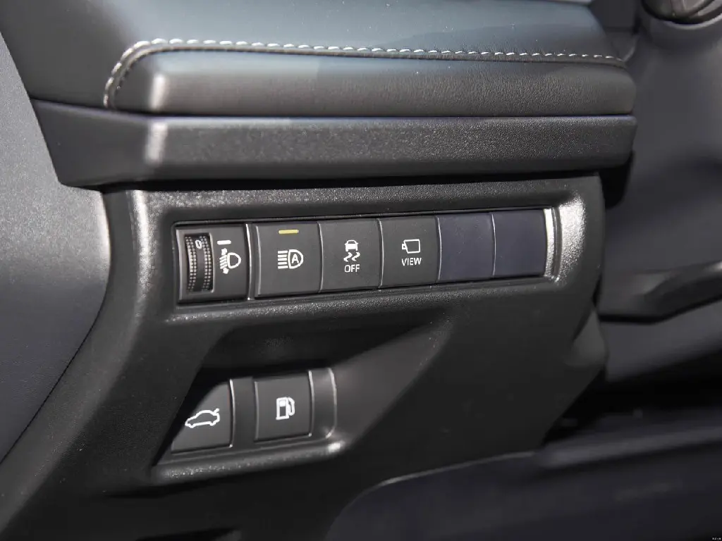 Toyota Camry Hybrid Premium13.webp