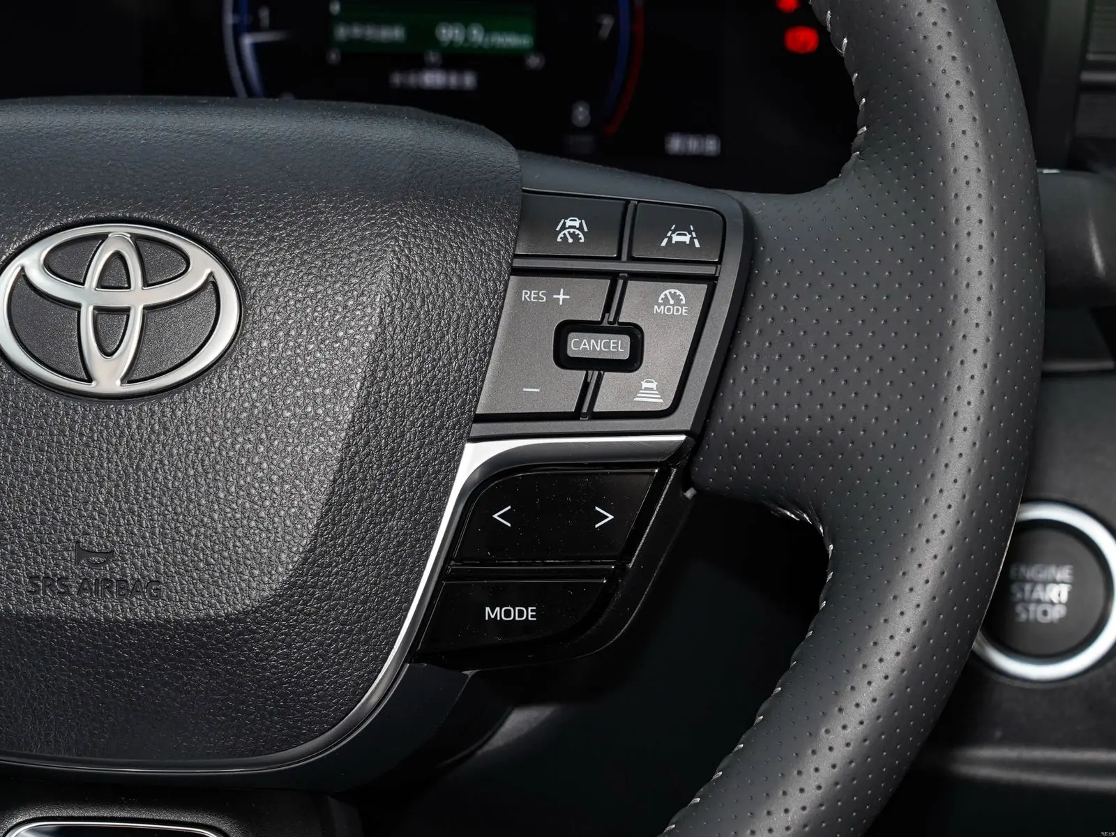 CAMRY PETROL LUXURY12.webp