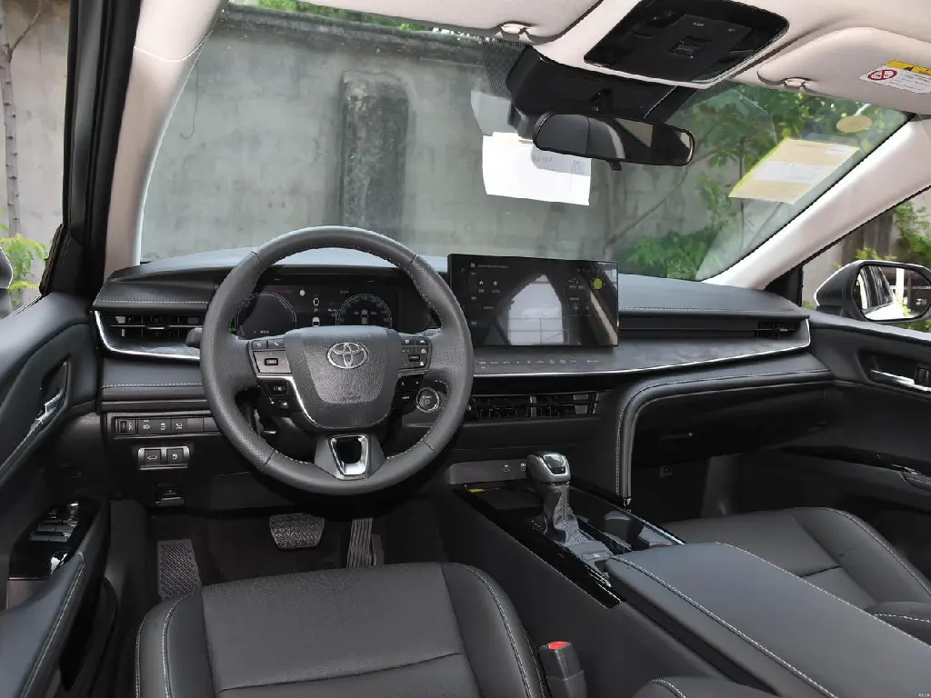 Toyota Camry Hybrid Premium11.webp