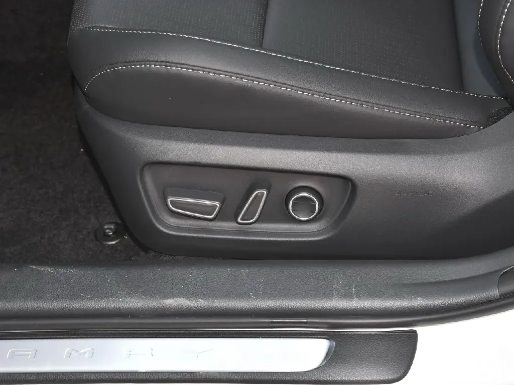 Toyota Camry Hybrid Premium26.webp