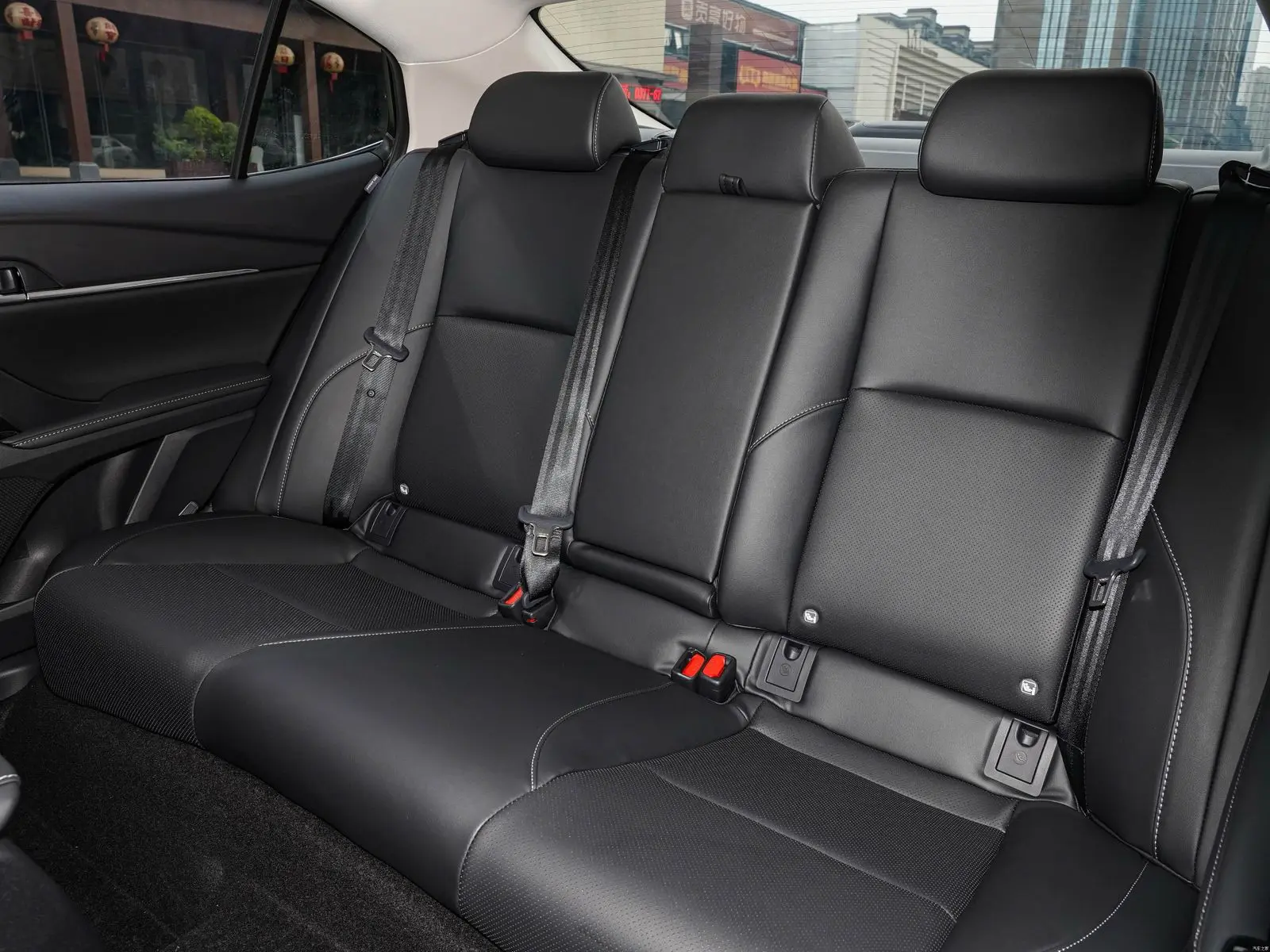 CAMRY PETROL LUXURY13.webp