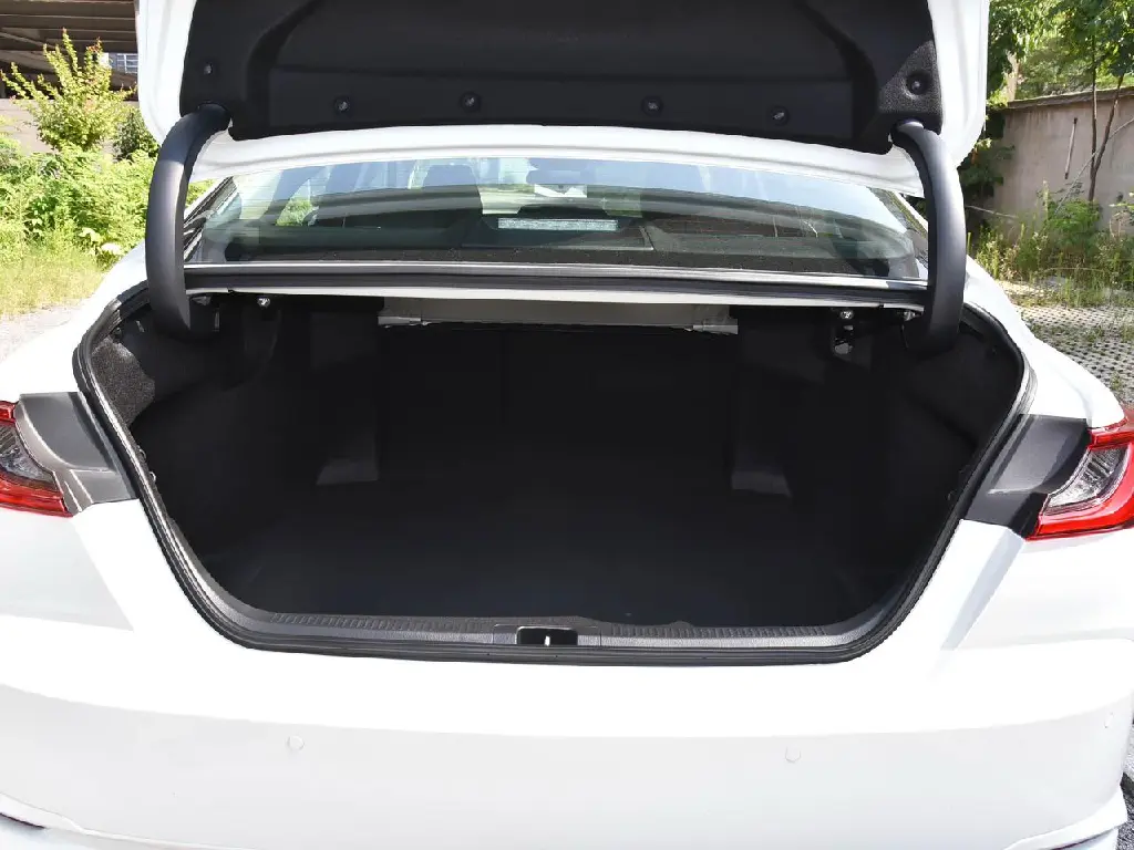 Toyota Camry Hybrid Premium27.webp