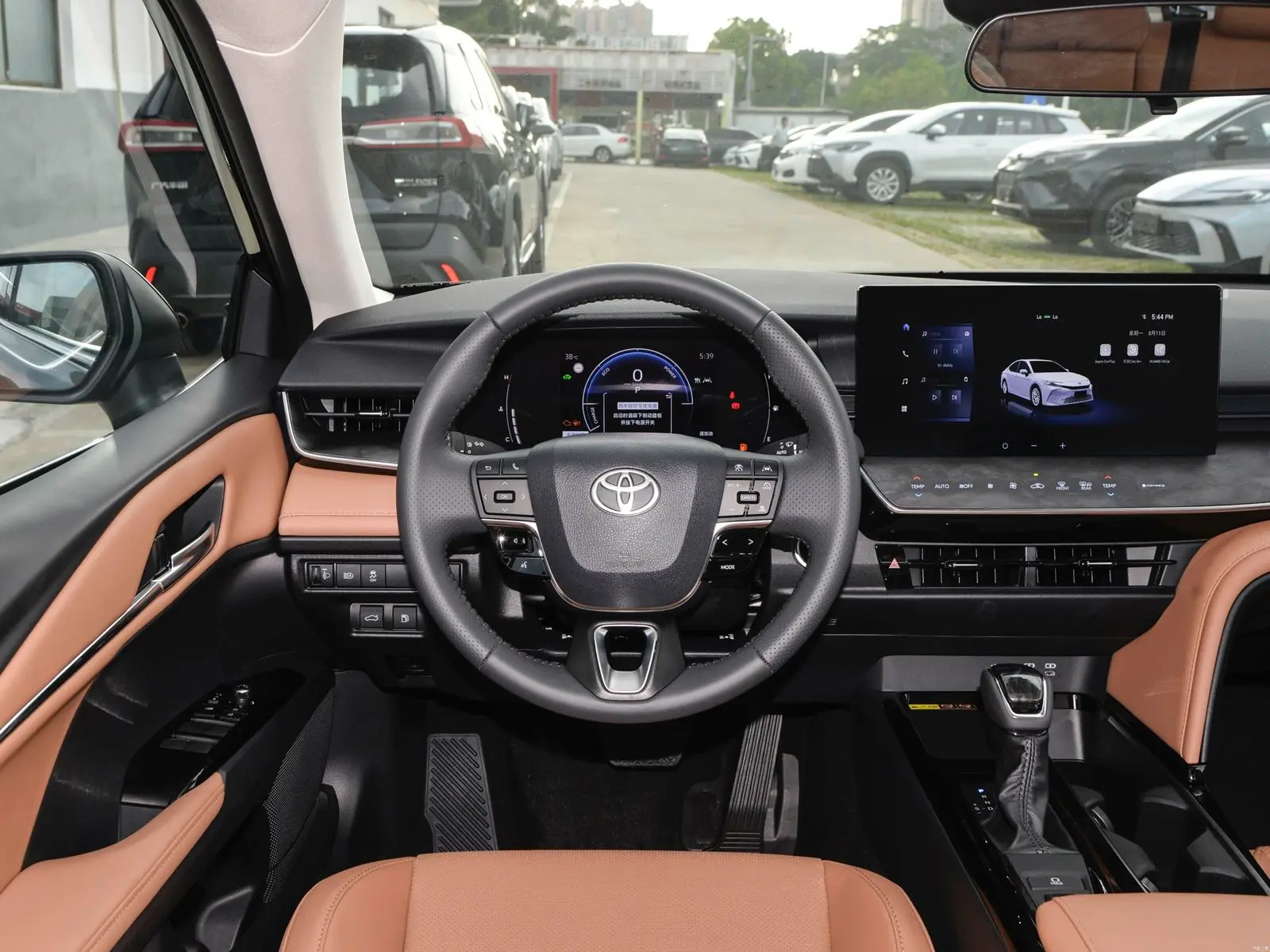 CAMRY 2.0 HYBRID LUXURY7.webp