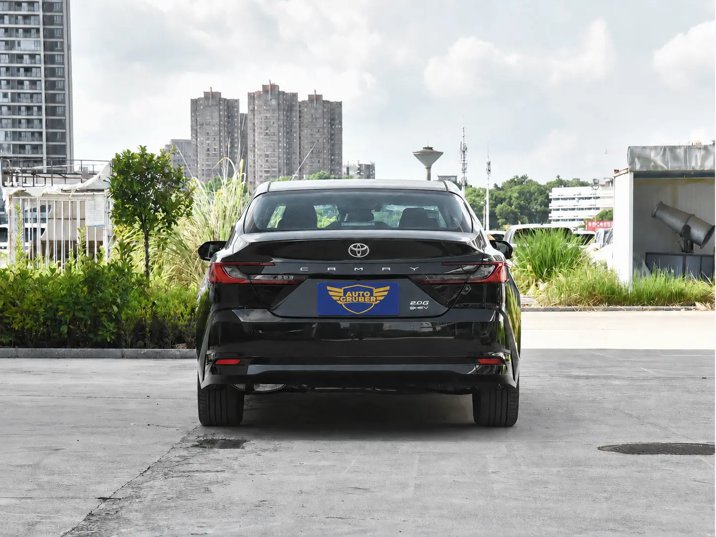 Toyota Camry Hybrid Premium3.webp