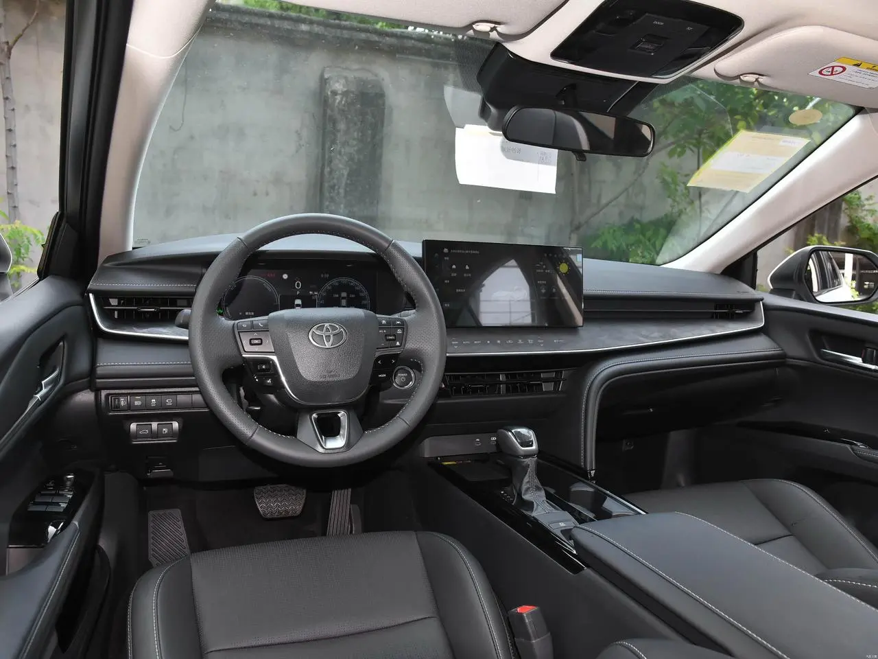 Toyota Camry Hybrid Premium11.webp