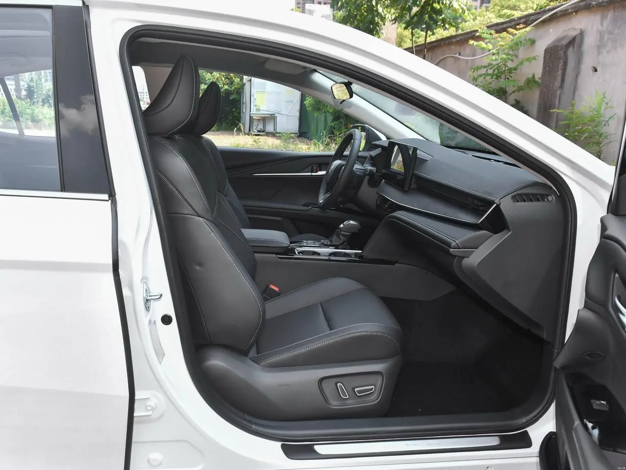 Toyota Camry Hybrid Premium24.webp
