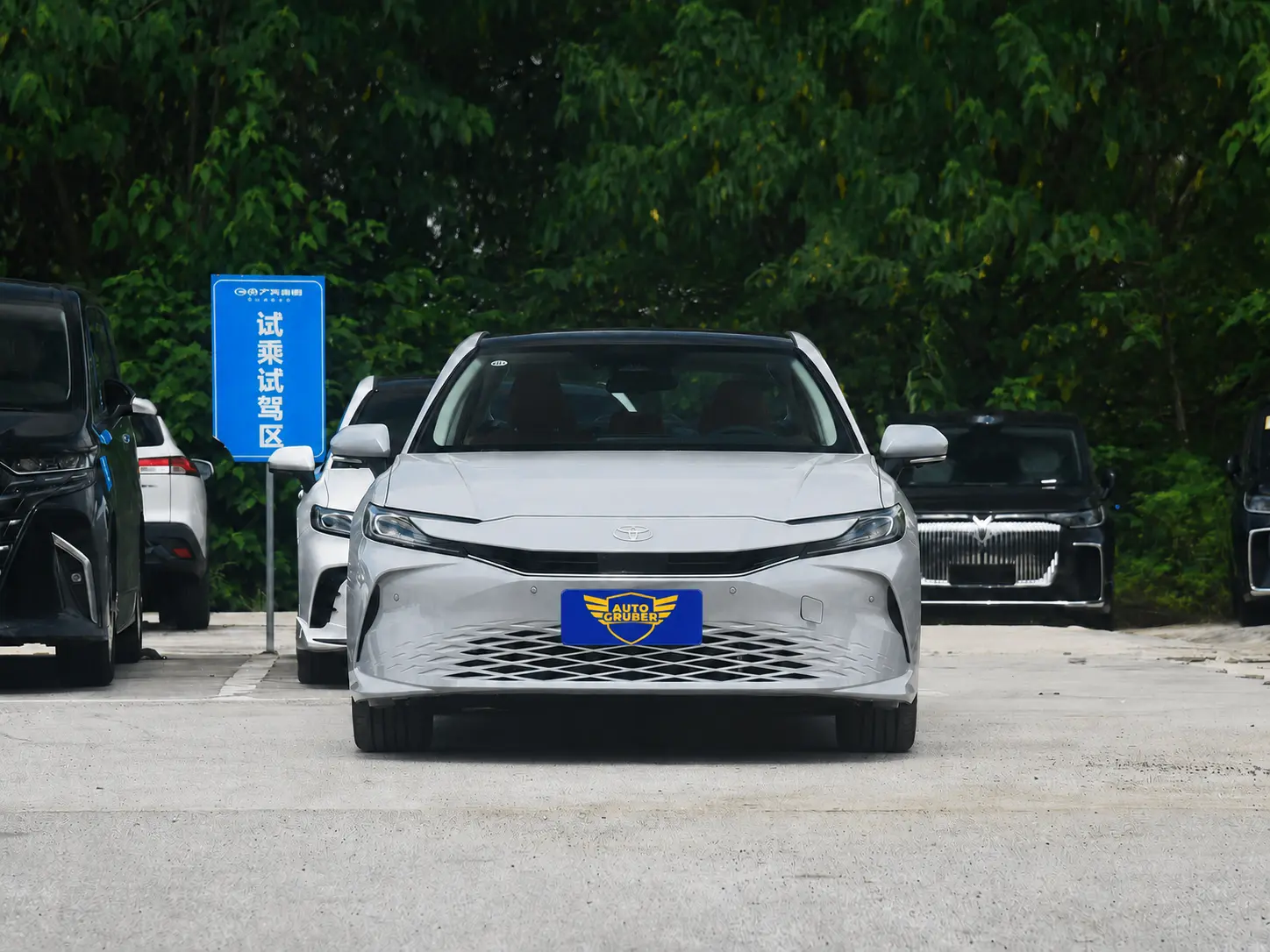 Toyota Camry Hybrid Premium6.webp