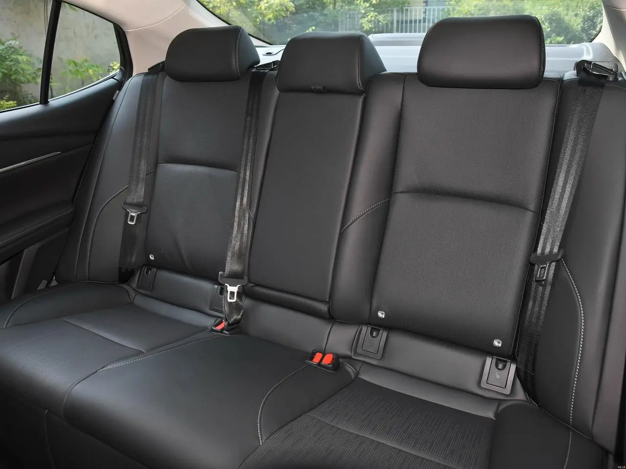 Toyota Camry Hybrid Premium22.webp