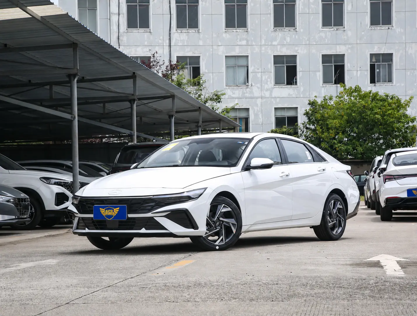 ELANTRA 1.5 PETROL LUX1.webp