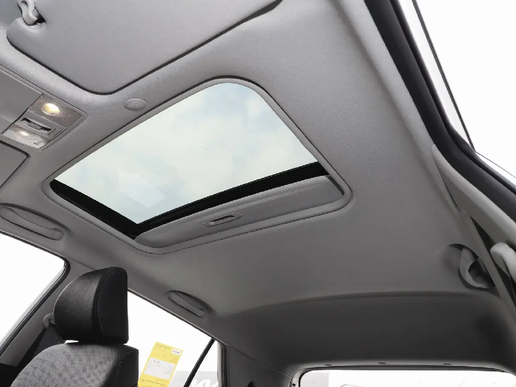 KIA KX1 SUNROOF14.webp