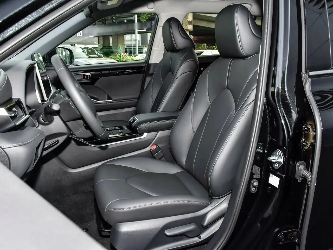 HIGHLANDER 2.5 HYBRID 7 SEAT11.webp