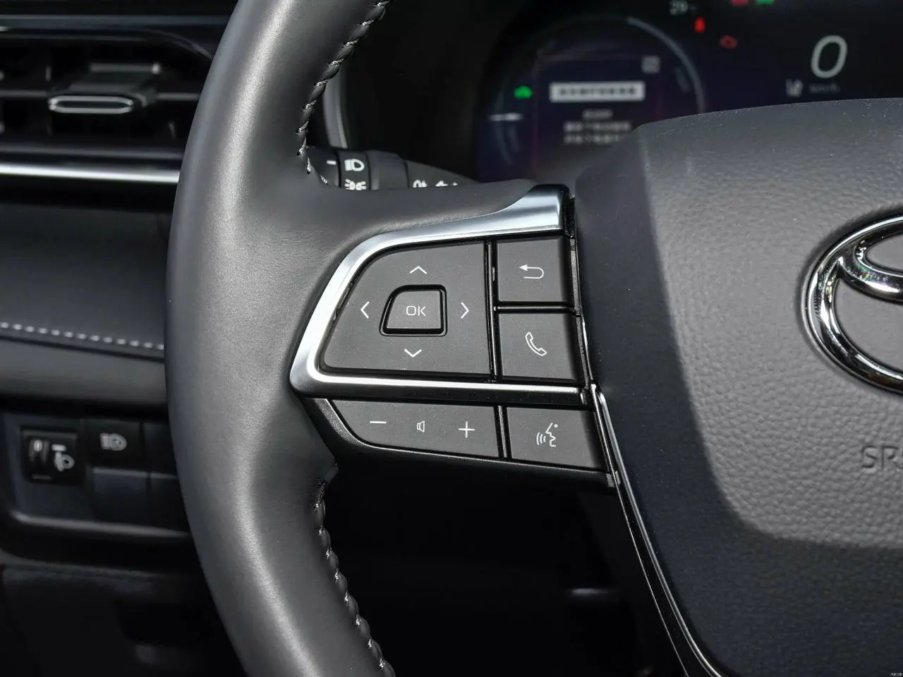 HIGHLANDER 2.5 HYBRID 7 SEAT8.webp