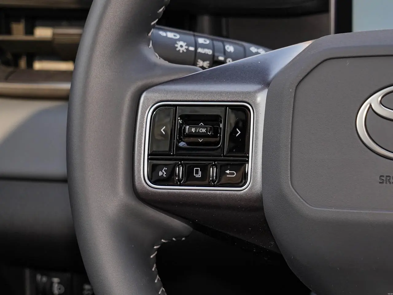RAV4 2.5L HIBRIDA 4WD LUXURY9.webp