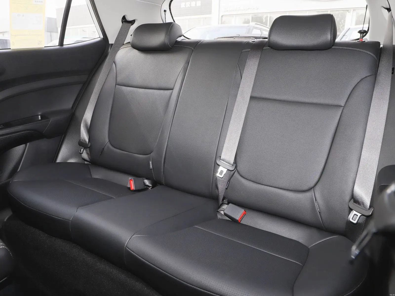 KIA KX1 SUNROOF15.webp