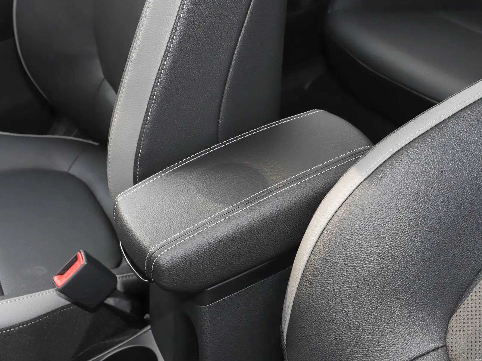 KIA KX1 SUNROOF13.webp