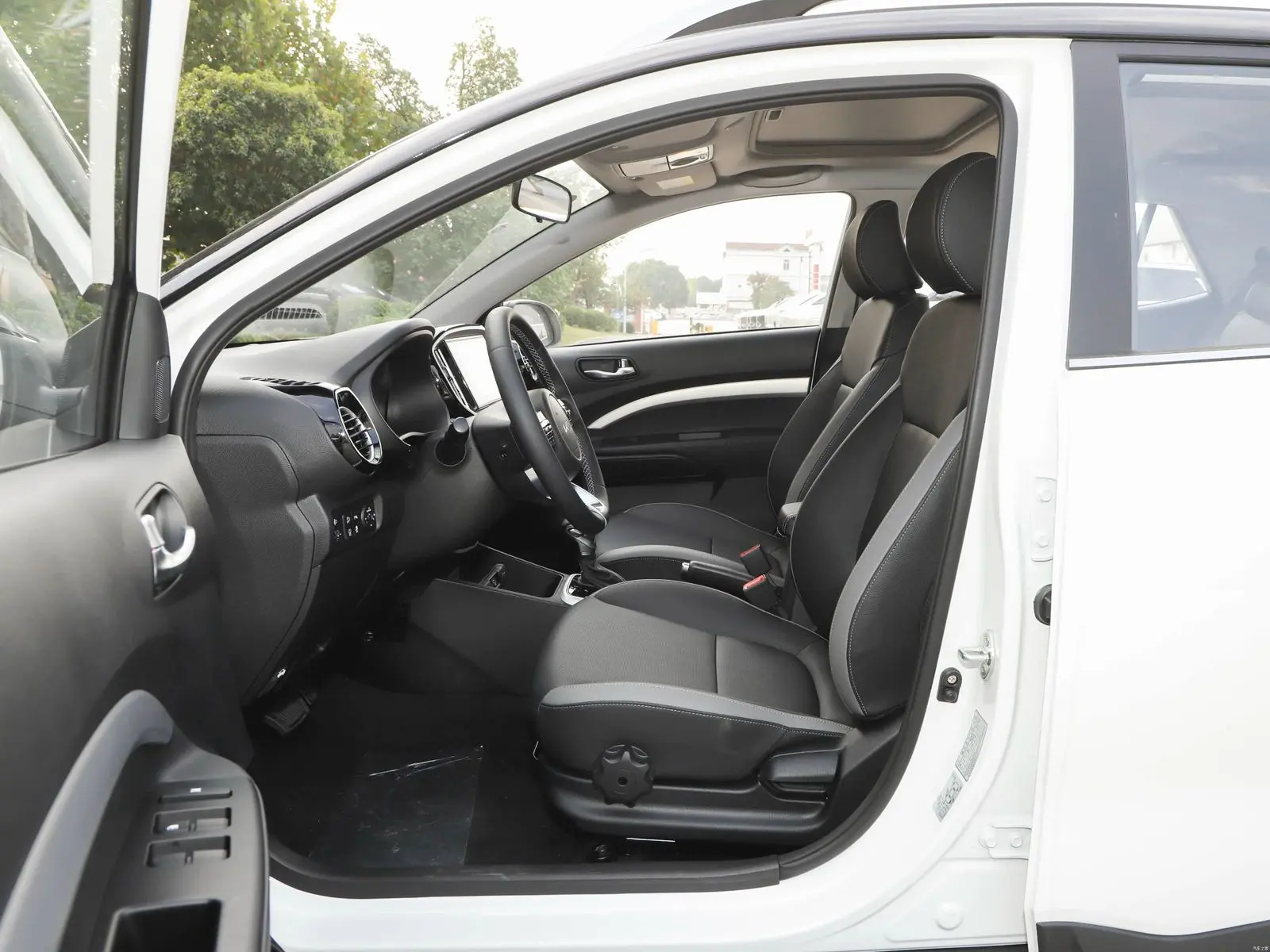 KIA KX1 SUNROOF11.webp