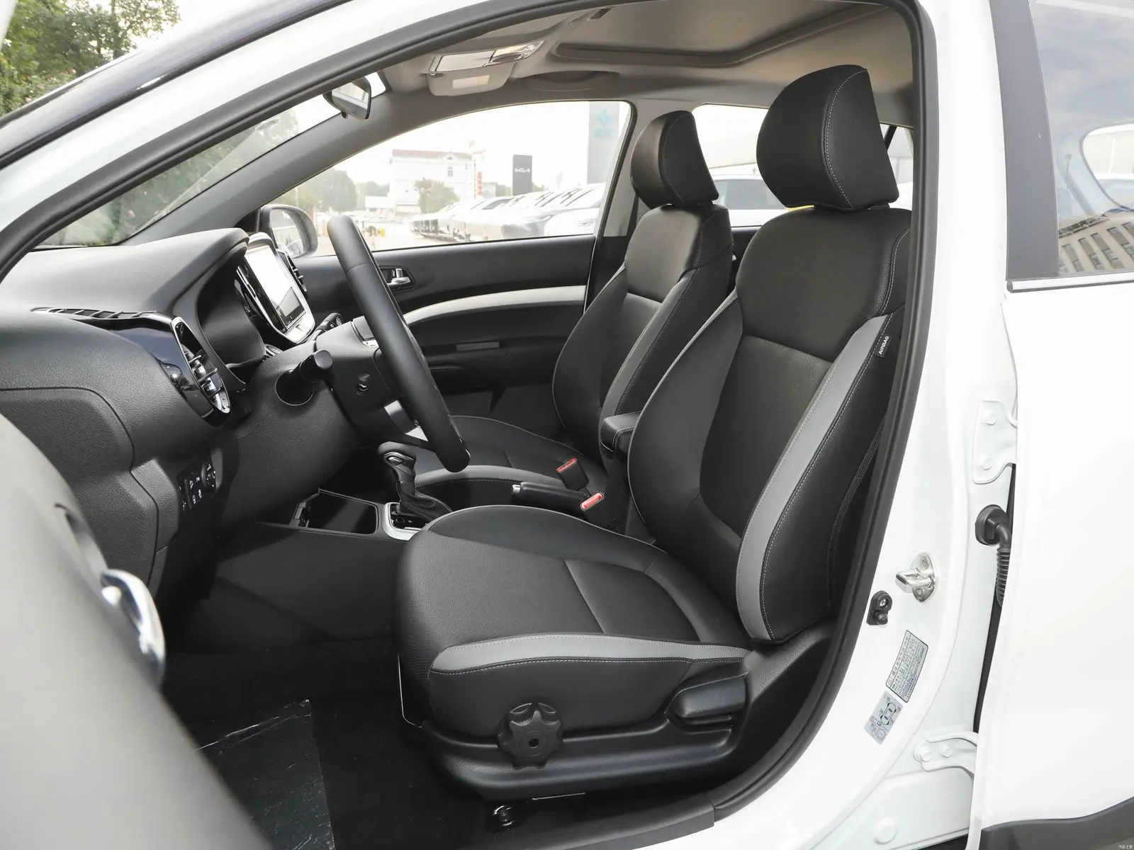 KIA KX1 SUNROOF16.webp