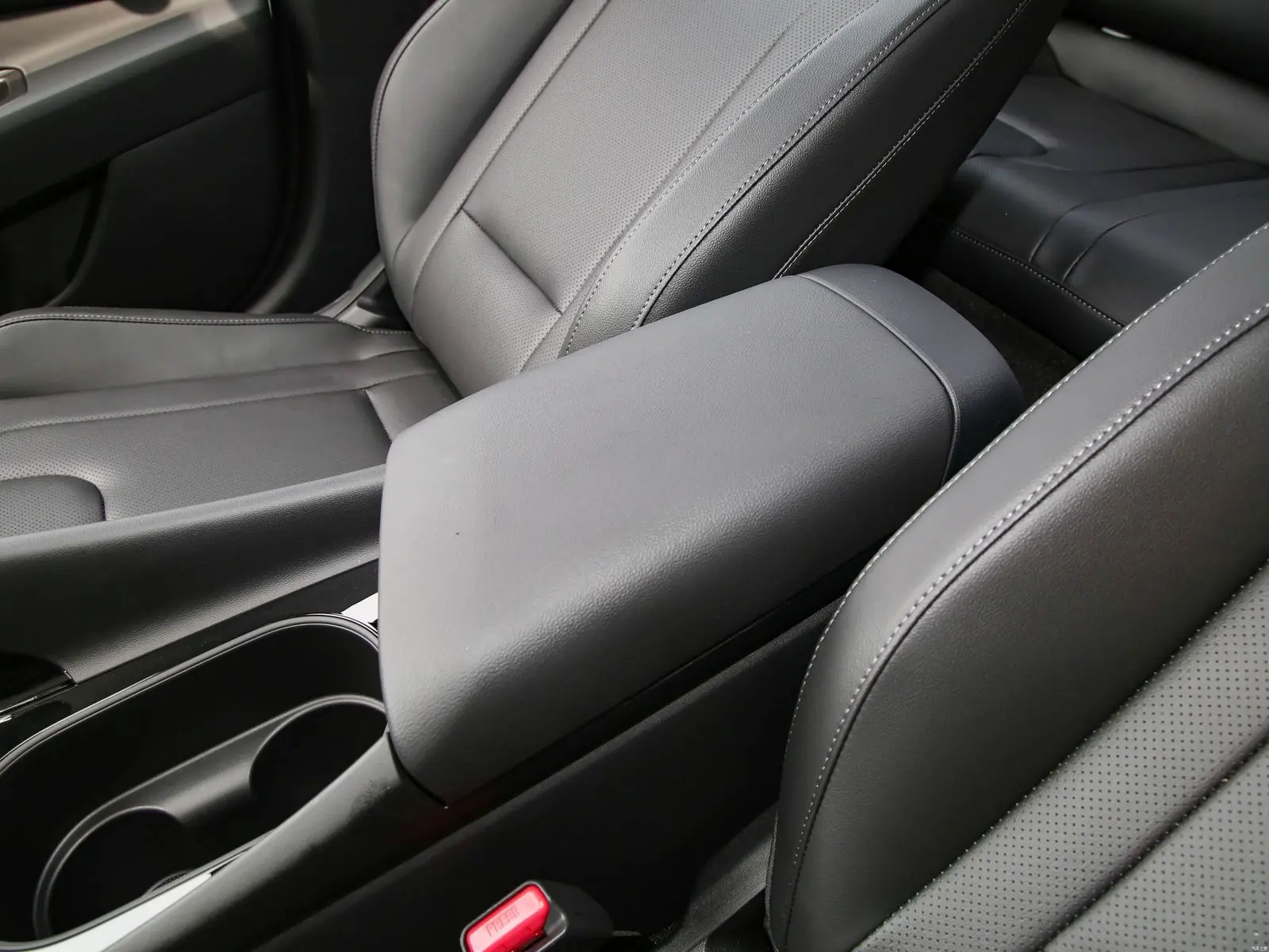 ELANTRA 1.5 PETROL LUX11.webp