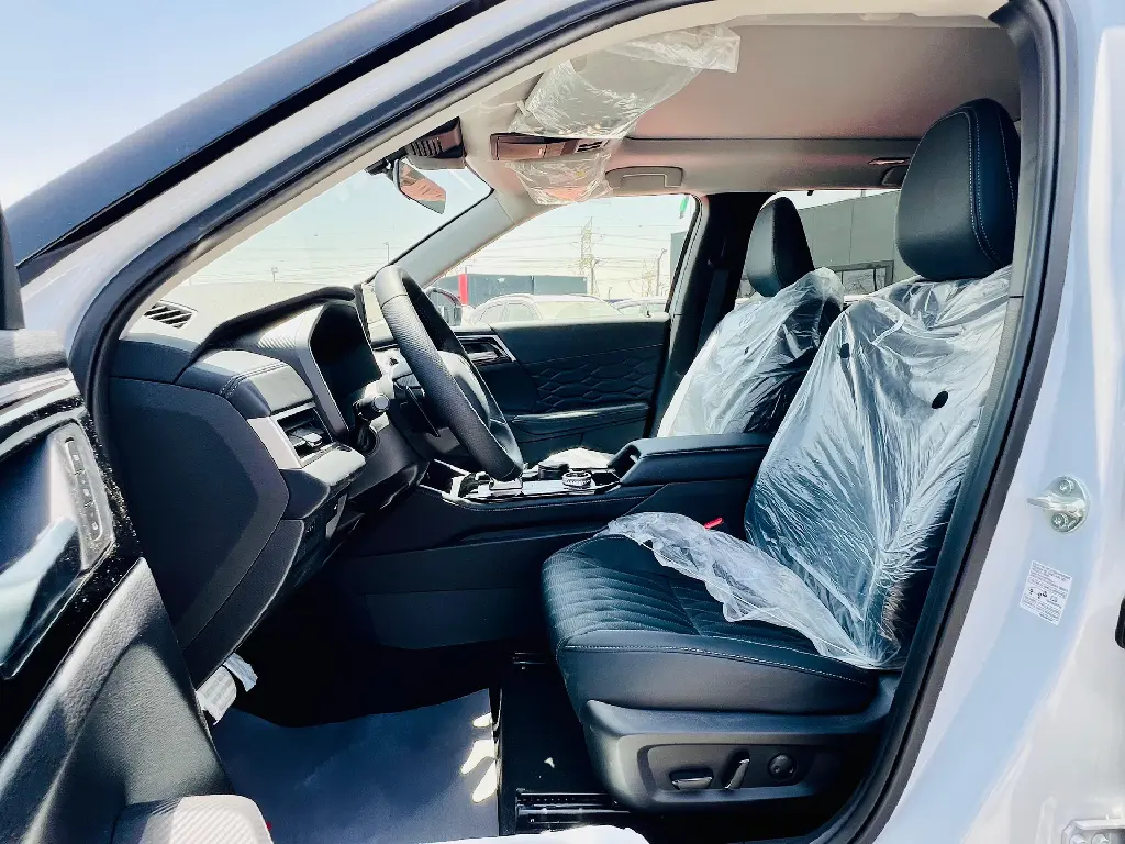 MITSUBISHI OUTLANDER9.webp