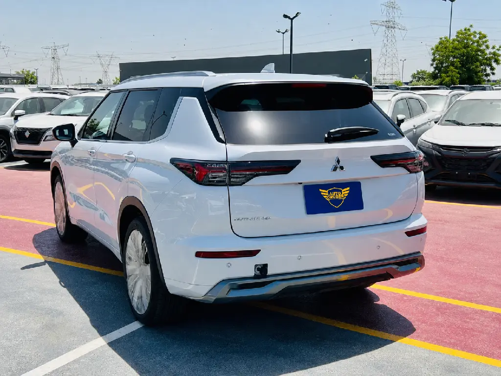 MITSUBISHI OUTLANDER4.m.webp