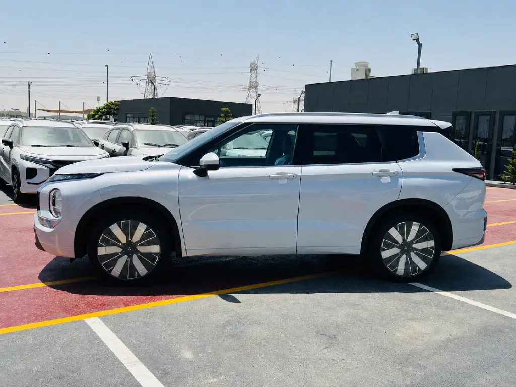 MITSUBISHI OUTLANDER3.webp