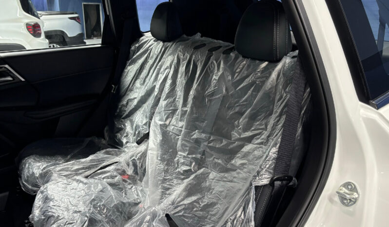 Mitsubishi Outlander 4WD Mid Option 2025 lleno