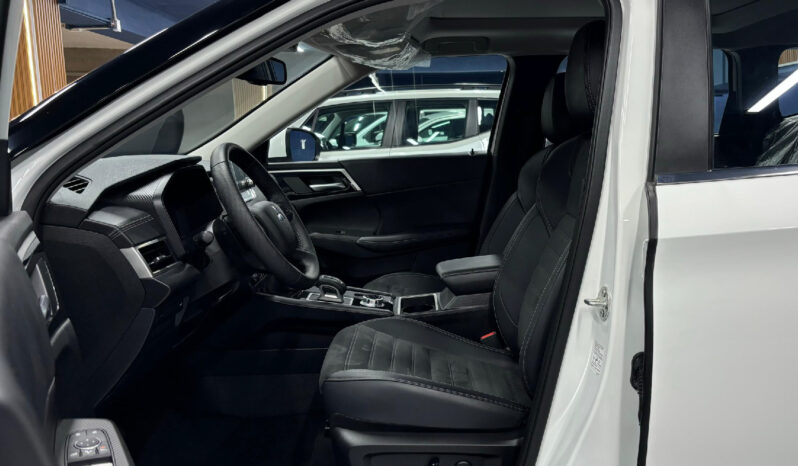 Mitsubishi Outlander 4WD Mid Option 2025 lleno