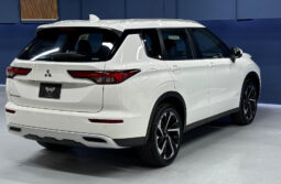 Mitsubishi Outlander 4WD Mid Option 2025 lleno