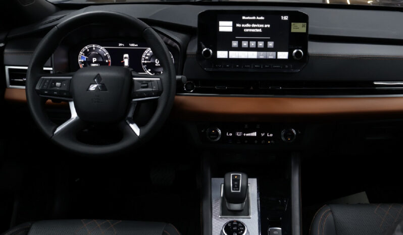 Mitsubishi Outlander 4WD Full Option Premium 2025 lleno