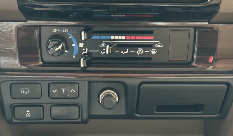 Toyota Land Cruiser LC71 2022 lleno