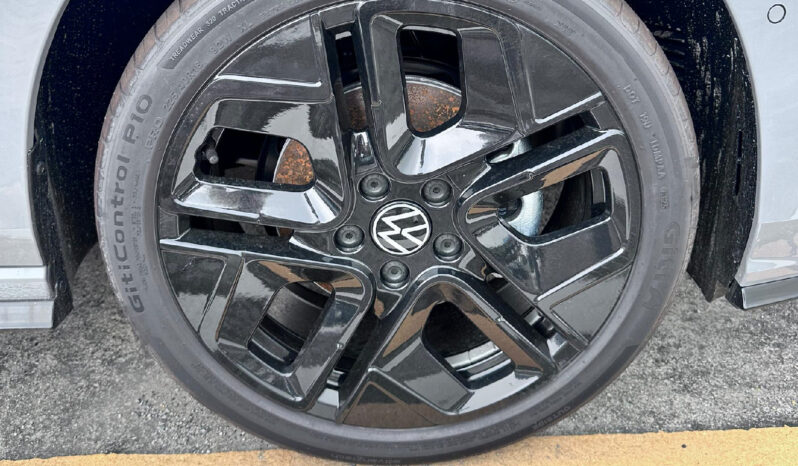 Volkswagen Golf 2025 lleno