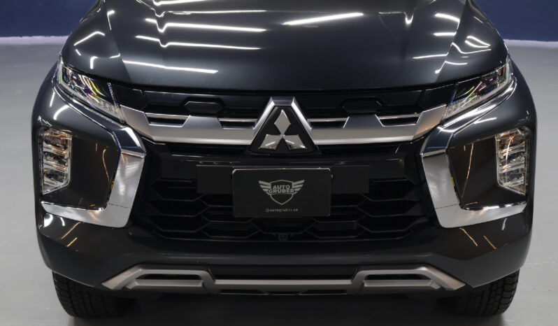 Mitsubishi Montero Sport MID Option 2025 lleno