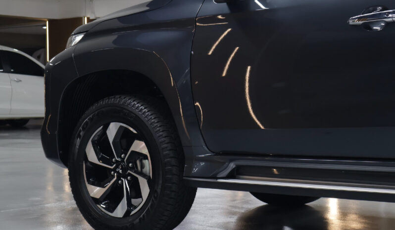 Mitsubishi Montero Sport MID Option 2025 lleno