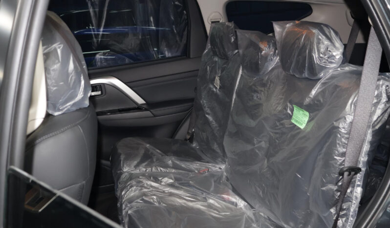 Mitsubishi Montero Sport MID Option 2025 lleno