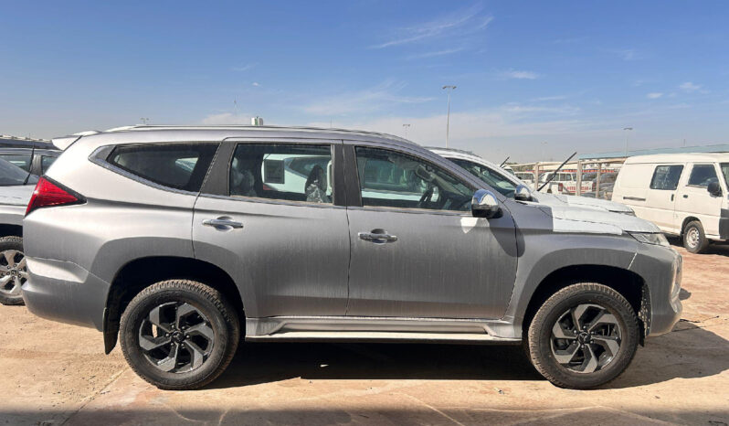 Mitsubishi Montero Sport FULL Option 2025 lleno