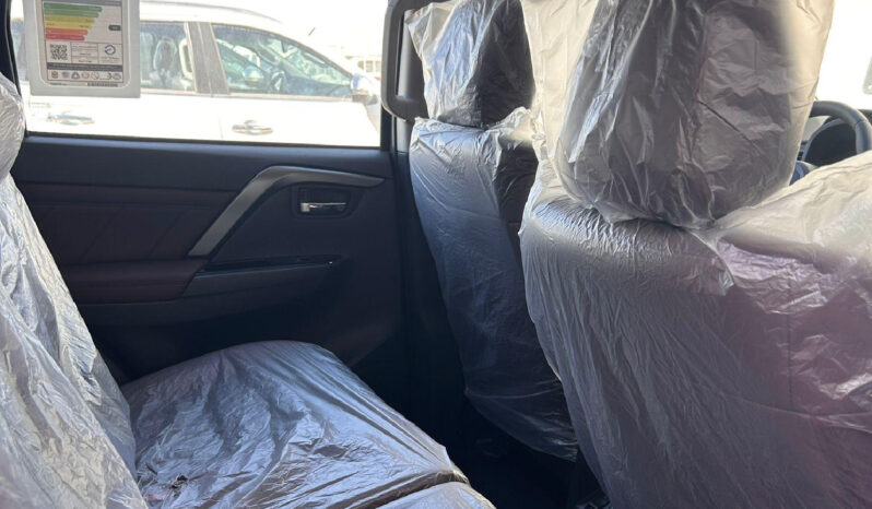 Mitsubishi Montero Sport FULL Option 2025 lleno