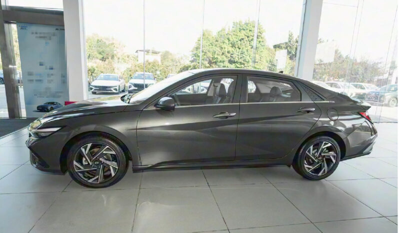 Hyundai Elantra 2025 Full Option lleno